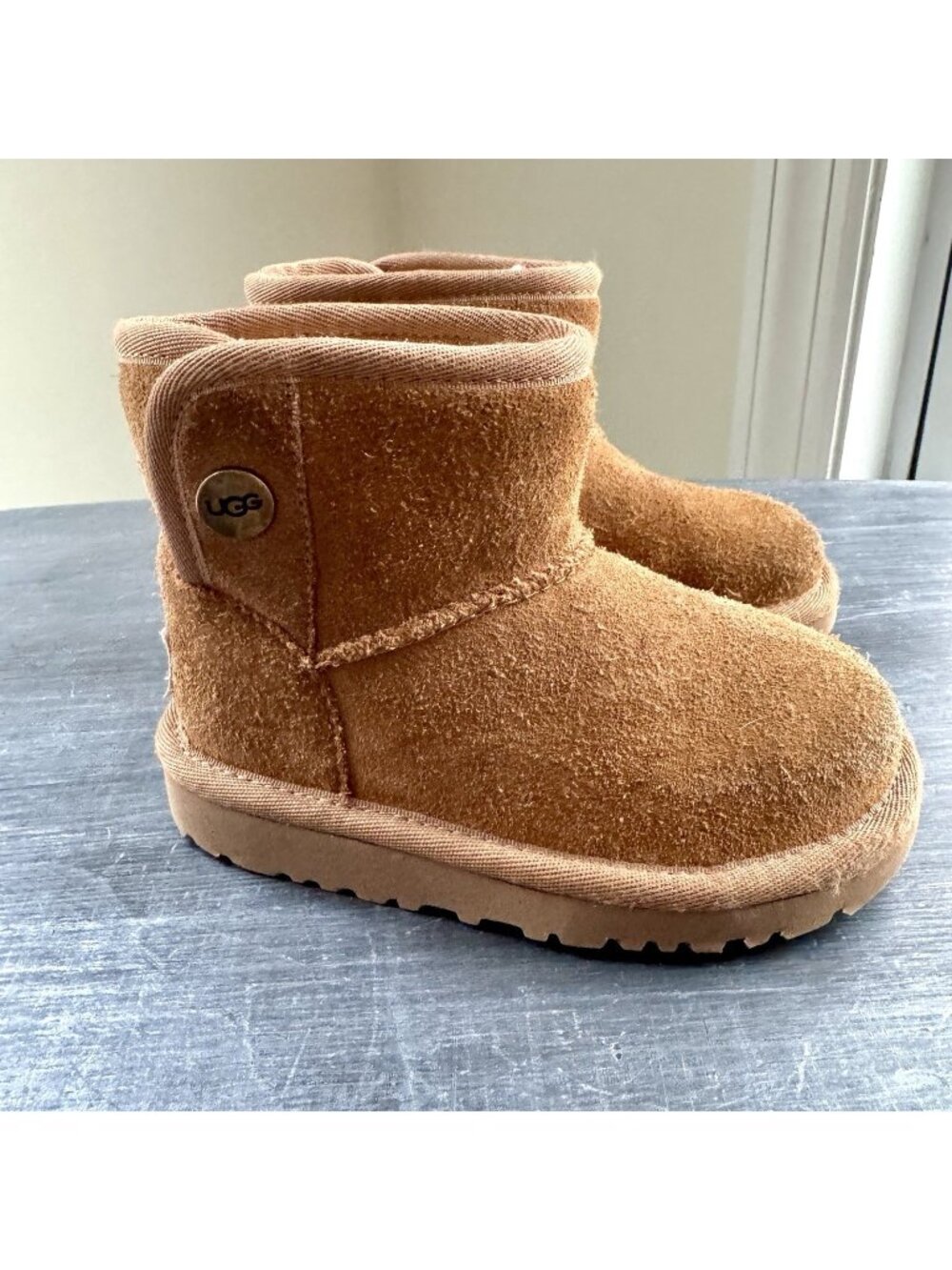 UGG Australia Chestnut Jona Short BootSuede Gold Snap Button Toddler Size 10 EUC